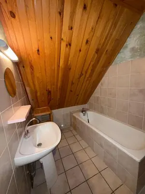 Salle de bains dans l'établissement Le Domaine Belinay