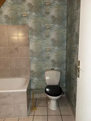 Salle de bains dans l'établissement Le Domaine Belinay