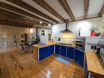 Cuisine ou kitchenette dans l'établissement Holiday Home Geräumiges Ferienhaus mit Charme in der Dordogne by Interhome