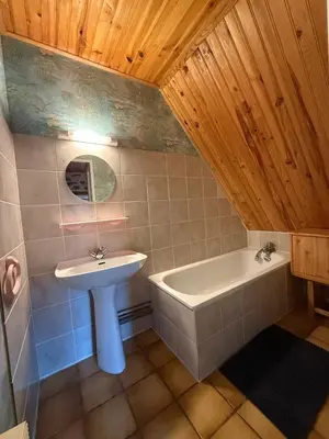 Salle de bains dans l'établissement Le Domaine Belinay