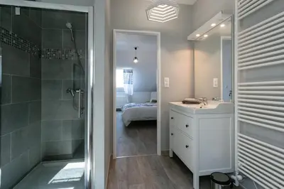 Salle de bains dans l'établissement L'Instant Nouveau chambres d'hôtes