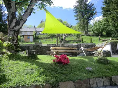Jardin de l'établissement Logement à côté de la station de ski le Lioran dans le Cantal
