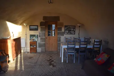 Coin salon dans l'établissement Buron de Cachebroche proche Puy Mary