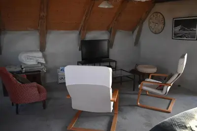 Télévision ou salle de divertissement dans l'établissement Buron de Cachebroche proche Puy Mary
