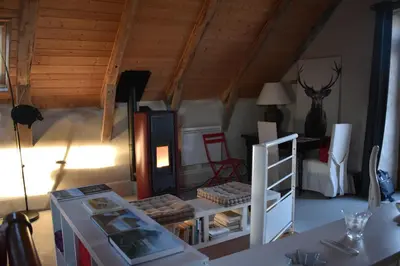 Coin salon dans l'établissement Buron de Cachebroche proche Puy Mary