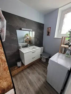 Salle de bains dans l'établissement Appartement à La bourboule