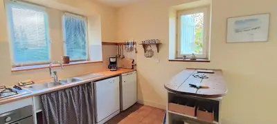 Cuisine ou kitchenette dans l'établissement La Mondee