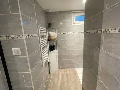 Salle de bains dans l'établissement Studio - Free Parking - Netflix - Wi-Fi