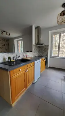 Cuisine ou kitchenette dans l'établissement La maison des gorges de la Maronne