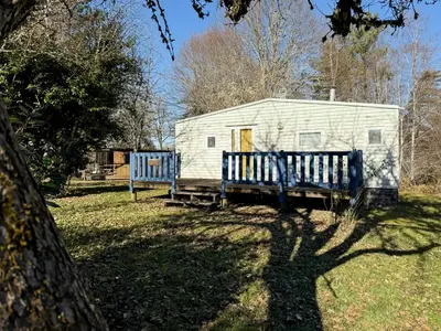 Jardin de l'établissement Mobil-home Le Cerisier, 4 pers