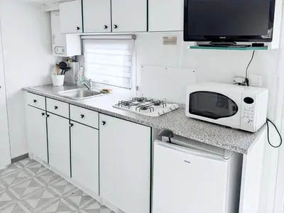 Cuisine ou kitchenette dans l'établissement Mobil-home Le Cerisier, 4 pers