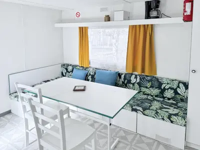 Coin salon dans l'établissement Mobil-home Le Cerisier, 4 pers