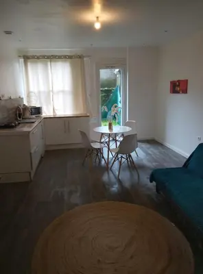 Cuisine ou kitchenette dans l'établissement Appartement Entier 1
