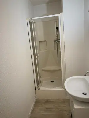Salle de bains dans l'établissement Appartement double dans le centre de Limoges