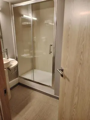 Salle de bains dans l'établissement Les Balcons du Sancy - Résidence 3 étoiles