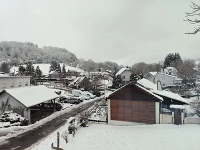 L'établissement La Bourboule - Étoile des neiges - Ambiance montagne - Appartement rénové, 2 chambres Wifi - Randonnée la Roche des Fées en hiver