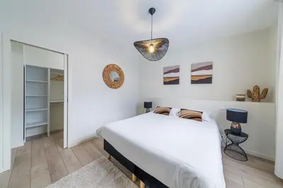 Un ou plusieurs lits dans un hébergement de l'établissement Le Berthelot Coeur de Brive - 2 Chambres