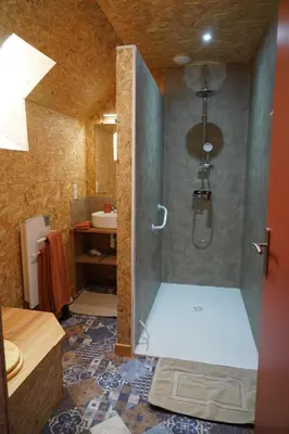 Salle de bains dans l'établissement Plantes et sabots