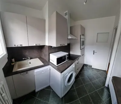 Cuisine ou kitchenette dans l'établissement Appartement T1 Bis centre ville - cathédrale Limoges