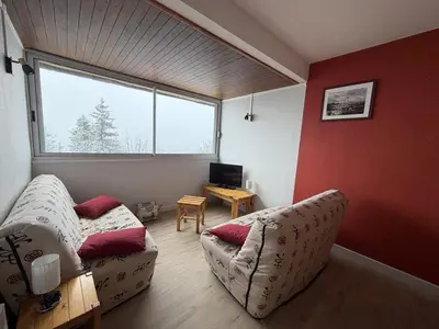 Télévision ou salle de divertissement dans l'établissement Bel Appartement T3, Rénové, 2 Chambres, Ski à 200m - FR-1-787-145