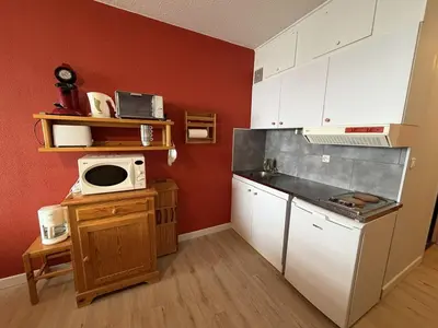 Cuisine ou kitchenette dans l'établissement Bel Appartement T3, Rénové, 2 Chambres, Ski à 200m - FR-1-787-145
