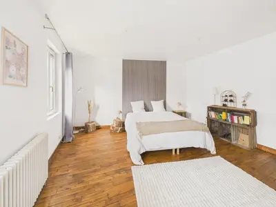 Un ou plusieurs lits dans un hébergement de l'établissement Superbe maison avec piscine et jardin pour 8