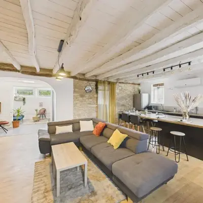 Superbe maison avec piscine et jardin pour 8