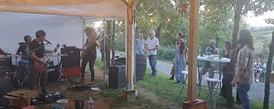 Clients de l'établissement Safari Tent DeLuxe - La Bohème - on Campsite in Saint Robert, Camping Florecer