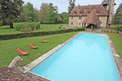 Piscine de l'établissement La maison du potager ou située à proximité
