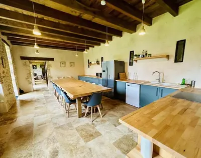 Cuisine ou kitchenette dans l'établissement La pommeraie
