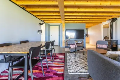 Coin salon dans l'établissement Family Farm At The Foot Of Auvergne Volcanoes