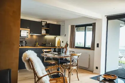 Cuisine ou kitchenette dans l'établissement Renovated Chalet Near Super-Besse Ski Slopes