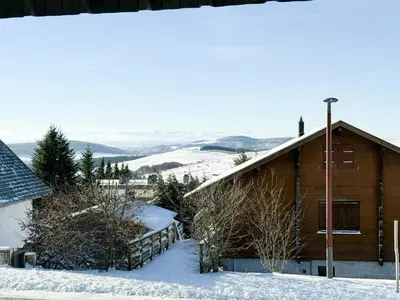 L'établissement Bright Studio Near The Super-Besse Ski Domain en hiver