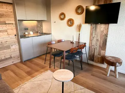 Cuisine ou kitchenette dans l'établissement Bright Studio Near The Super-Besse Ski Domain