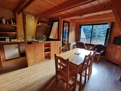 Cuisine ou kitchenette dans l'établissement Chalet du Lioran