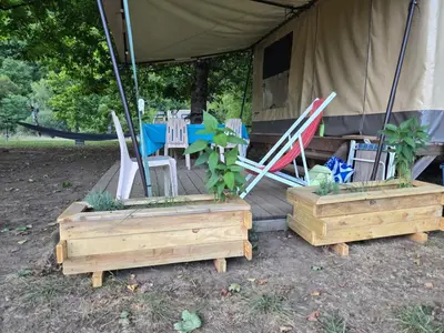 Jardin de l'établissement camping des trois rivières