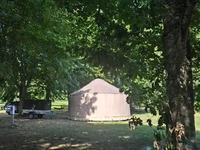 Jardin de l'établissement camping des trois rivières
