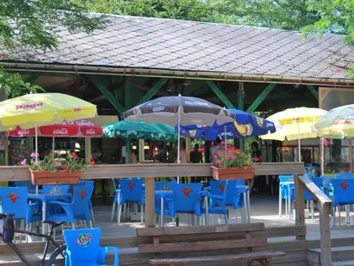 Restaurant ou autre lieu de restauration dans l'établissement Chalet avec Terrasse - 2 Chambres - 5 Pers. - API-1-52-1233