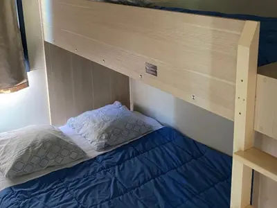Un ou plusieurs lits dans un hébergement de l'établissement Chalet 30m² 2 Chambres avec Terrasse - API-1-52-1234