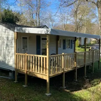 Mobil-home à Vic-sur-Cère avec terrasse