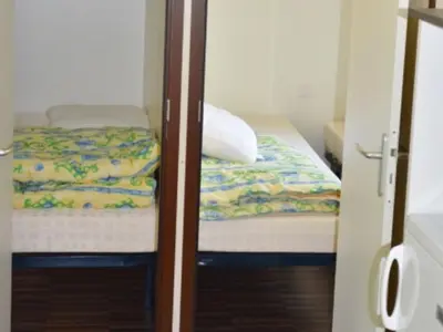 Un ou plusieurs lits dans un hébergement de l'établissement Mobil-home confortable avec terrasse pour 6 personnes - API-1-52-1246