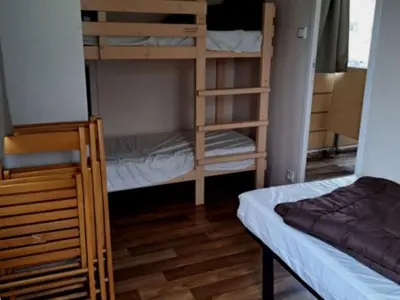 Un ou plusieurs lits dans un hébergement de l'établissement Mobil home confortable pour 5 avec terrasse - API-1-52-1254