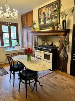 Cuisine ou kitchenette dans l'établissement Tres Jolie Maison