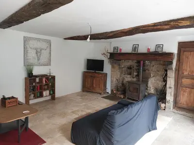 Télévision ou salle de divertissement dans l'établissement Maison spacieuse