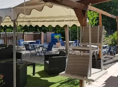 Restaurant ou autre lieu de restauration dans l'établissement ZEcamping 3 espace aquatique pet friendly mobil-home BBQ 4 pers