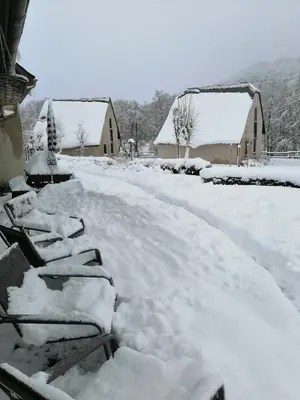 L'établissement Cottage 4 étoiles nature en Auvergne by Cantal Emotions CH en hiver