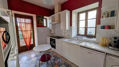 Cuisine ou kitchenette dans l'établissement Les tuilieres
