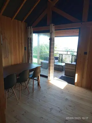 Balcon ou terrasse dans l'établissement Chalet au coeur de la Corrèze