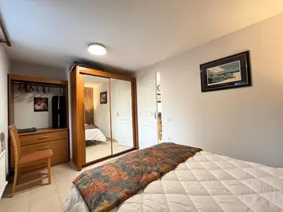 Un ou plusieurs lits dans un hébergement de l'établissement Agréable T2 à La Bourboule, Terrasse Sud, WiFi, Parking - FR-1-608-298
