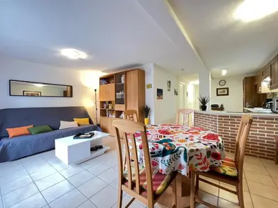 Cuisine ou kitchenette dans l'établissement Agréable T2 à La Bourboule, Terrasse Sud, WiFi, Parking - FR-1-608-298